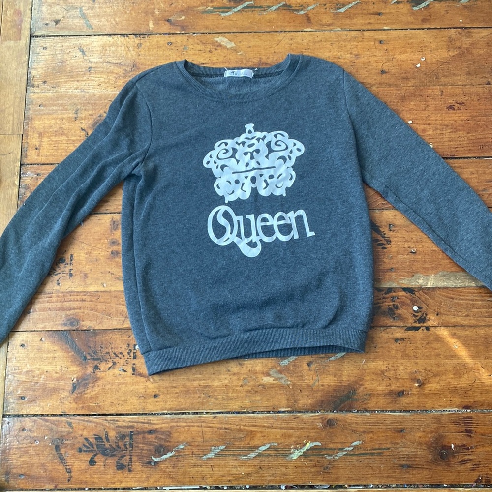 I am selling a grey Queen sweatshirt.